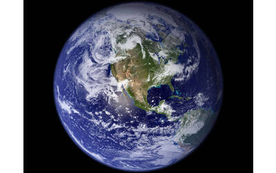 Immagine: Blue-marble_700x525